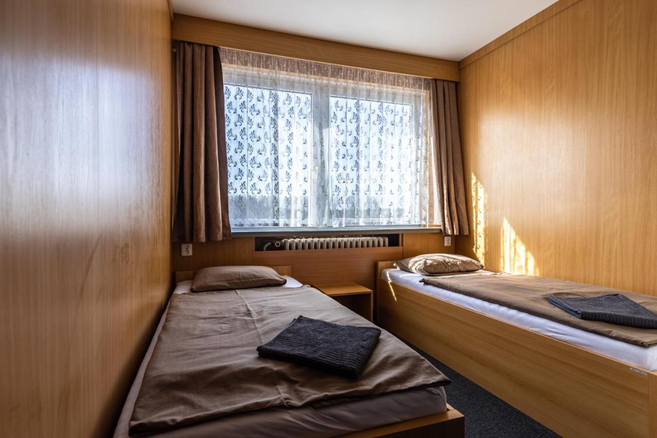 Hotel Zimni Stadion Slany Exterior photo