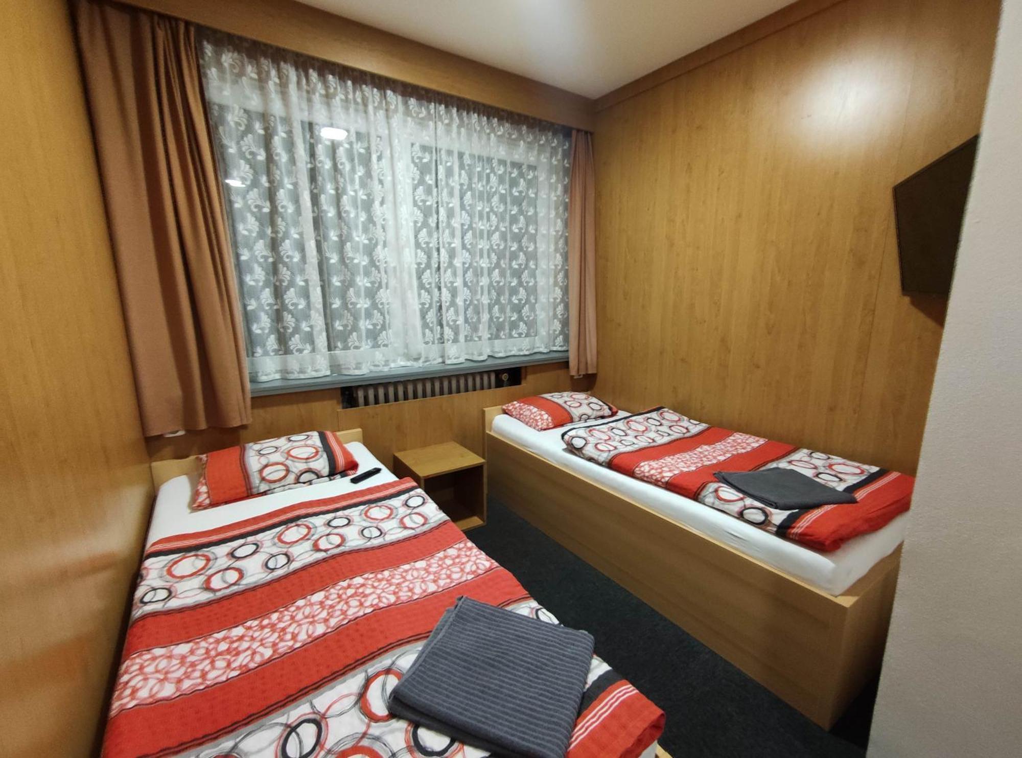 Hotel Zimni Stadion Slany Room photo